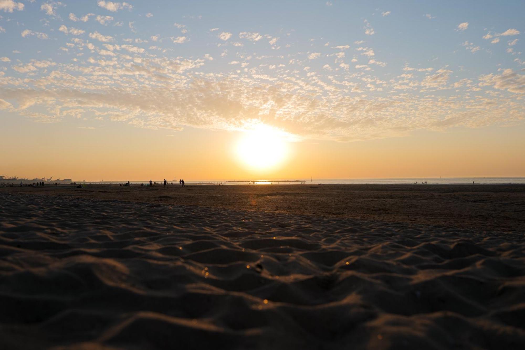 Hotel Merveilleux Cote Mer Dunkirk Bagian luar foto